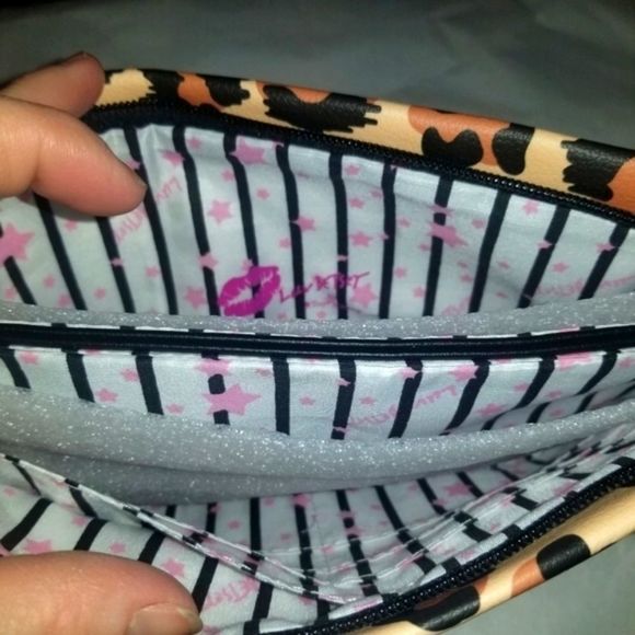 Betsey Johnson Leopard Cat Wristlet - Picture 2 of 6